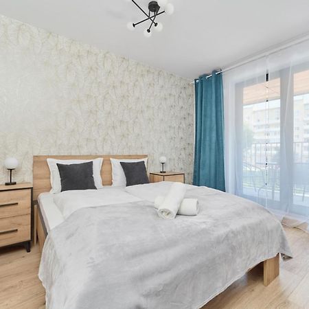 Nowoczesny Apartament Z Balkonem I Parkingiem W Centrum Wroclawia By Noclegi Renters Eksteriør billede
