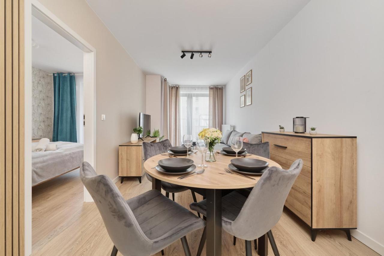 Nowoczesny Apartament Z Balkonem I Parkingiem W Centrum Wroclawia By Noclegi Renters Eksteriør billede