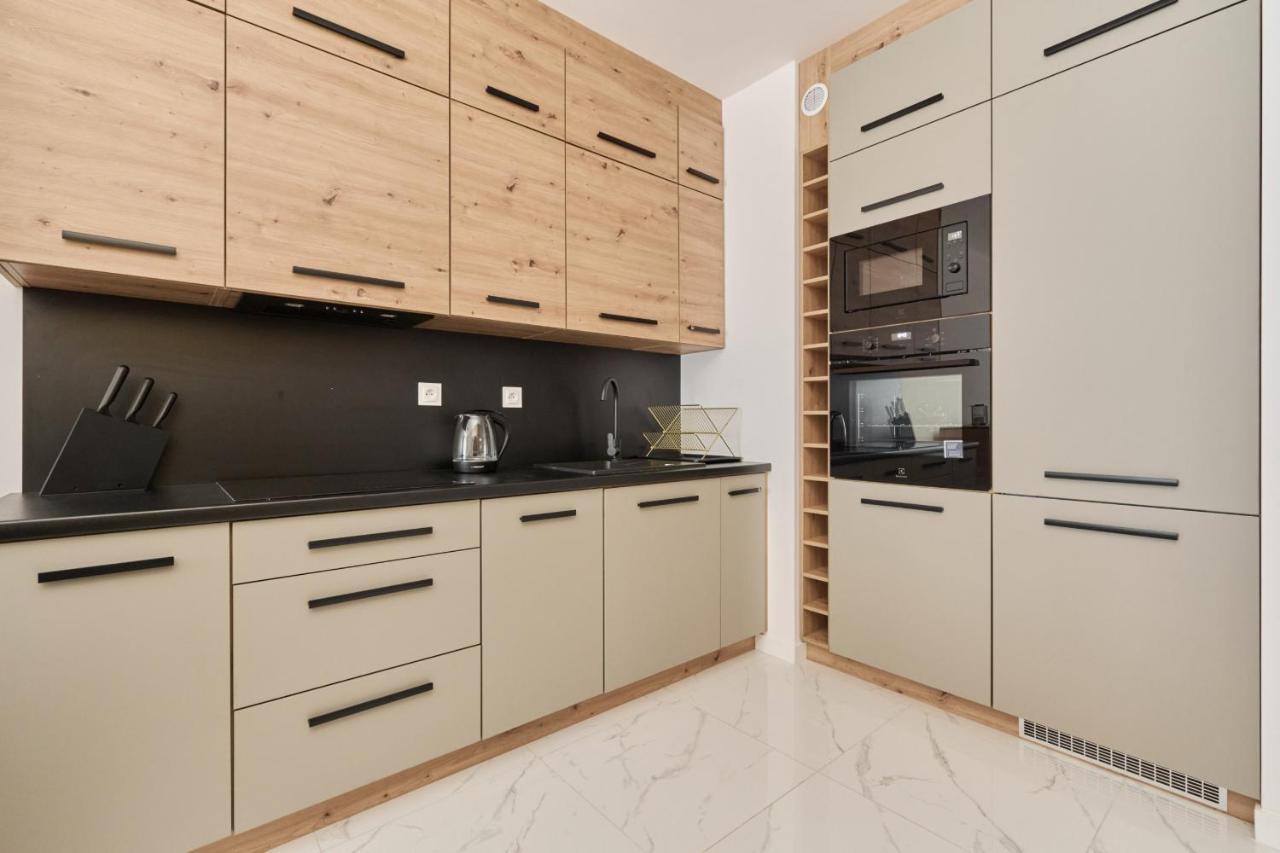 Nowoczesny Apartament Z Balkonem I Parkingiem W Centrum Wroclawia By Noclegi Renters Eksteriør billede